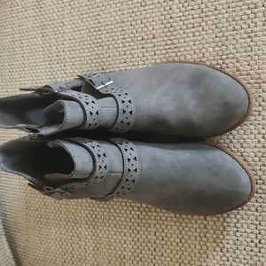 American Eagle Gray Ankle Boots,      sz. 6.5